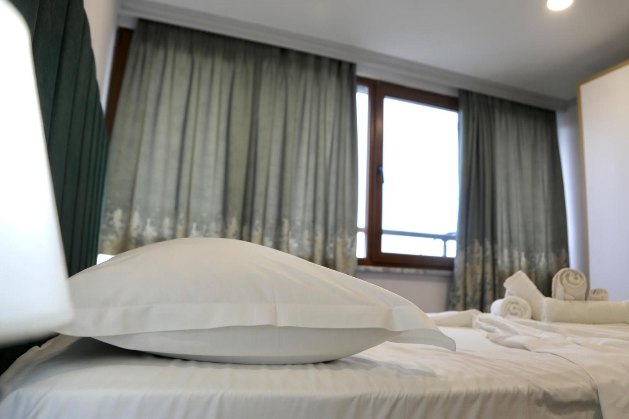 Sea View Apartments โกเลม ภายนอก รูปภาพ