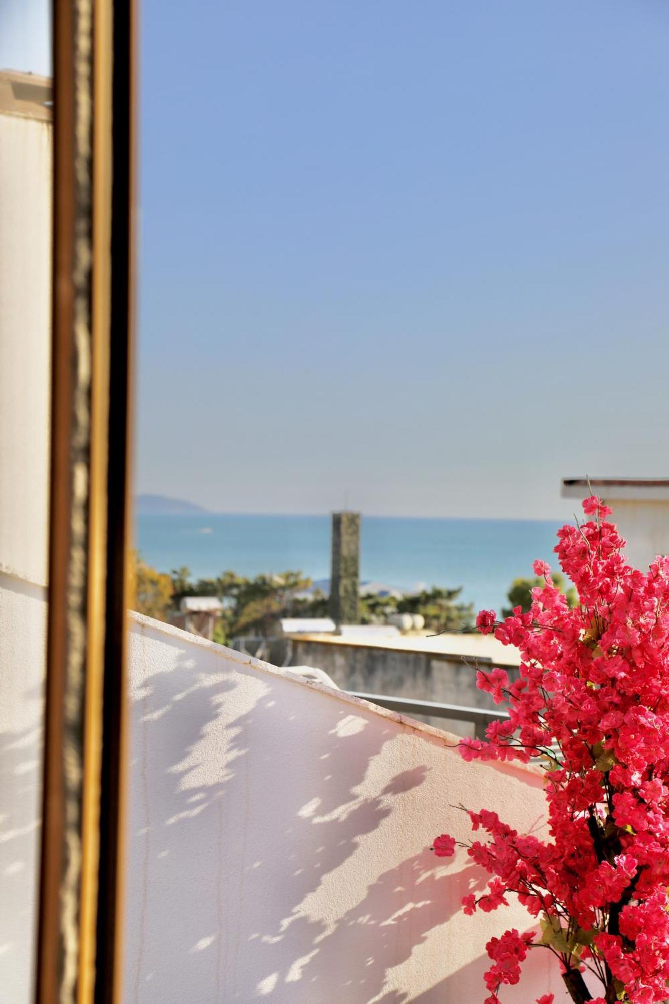 Sea View Apartments โกเลม ภายนอก รูปภาพ