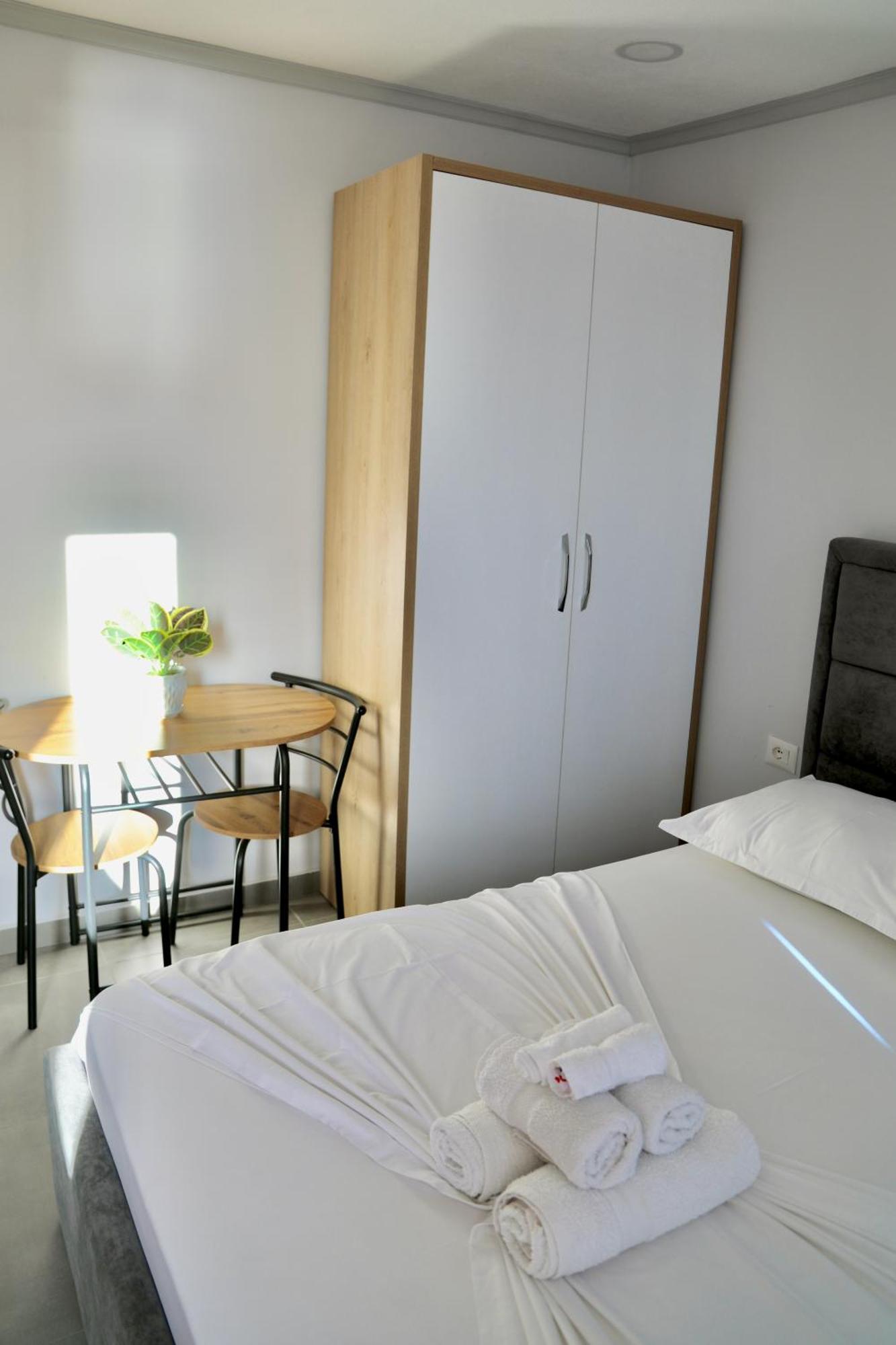 Sea View Apartments โกเลม ภายนอก รูปภาพ